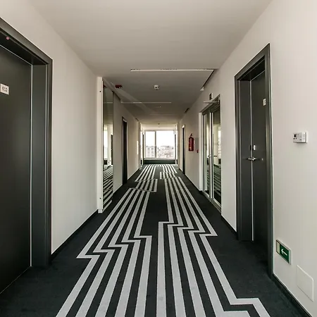 Hotel 99