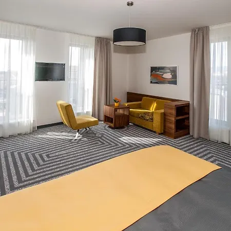 Hotel 99