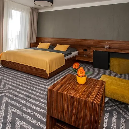 Hotel 99 4*