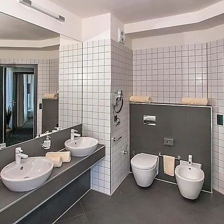 Hotel 99 4*