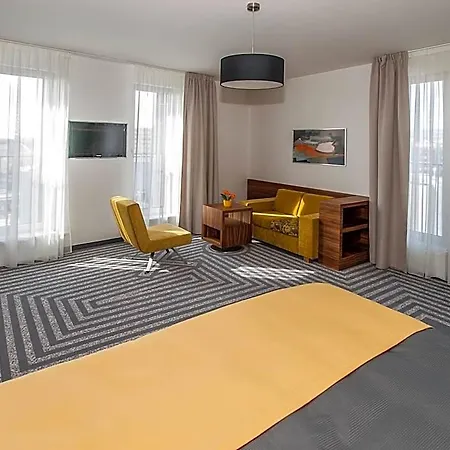 99 Hotel