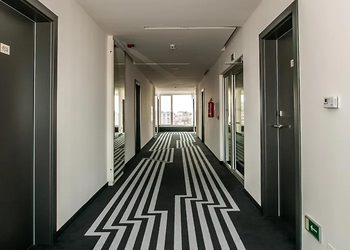 Hotel 99