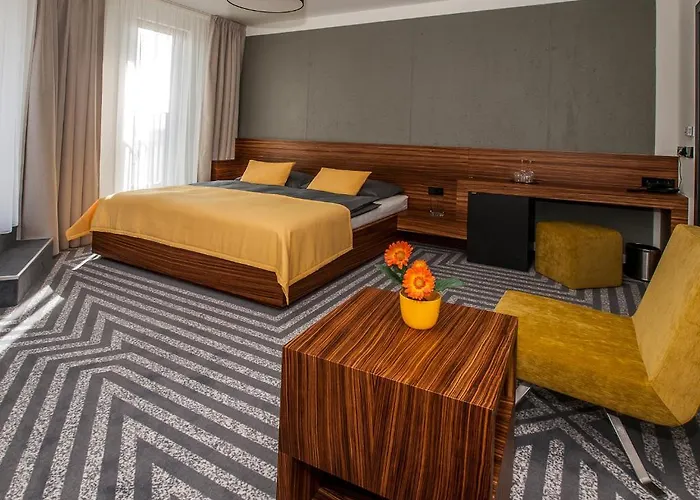 Hotel 99 4*
